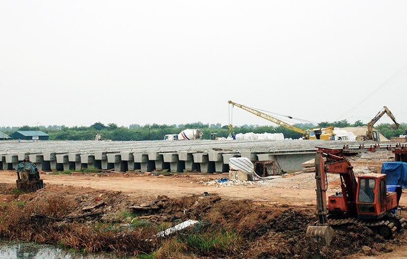Việc thi công cầu đóng vai trò thiết yếu trong sự phát triển cơ sở hạ tầng