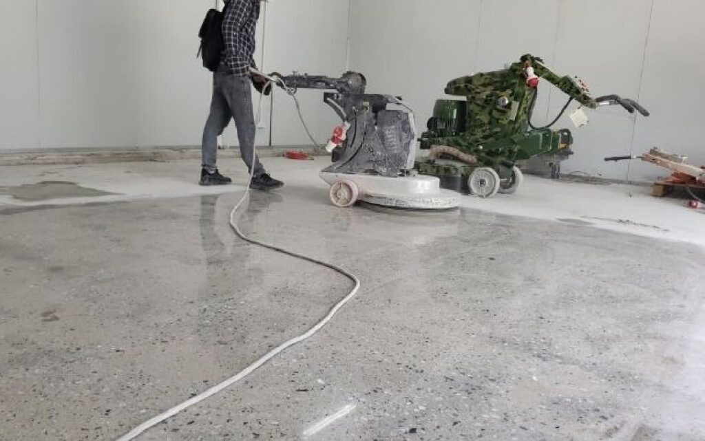 Kỹ thuật cắt ron sàn bê tông nhà xưởng theo ô vuông 6m x 6m chống nứt.